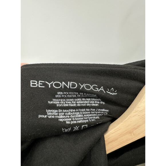 Beyond Yoga Womens Infinity Scarf One Size NWT Dark Grey Zip Pocket Winter Warm - Picture 5 of 6